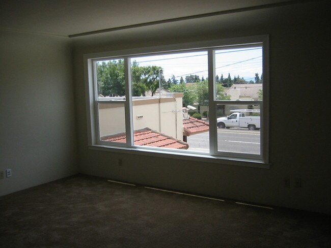 Foto del edificio - 3 Bedroom, 1 Bath with 2 car Garage