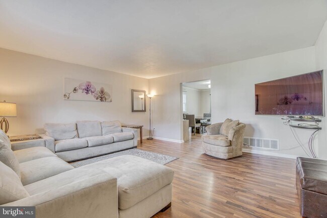 Foto del edificio - 9909 Maidbrook Rd