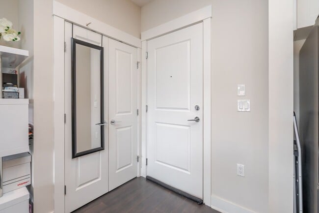 Building Photo - 20728 Willoughby Town Centre Dr