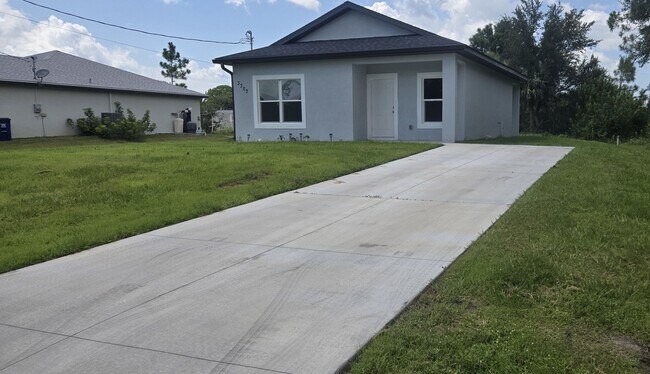 Building Photo - Cute Two Bedroom Cottage-MOVE IN READY