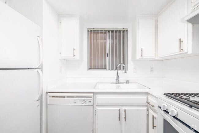 1 dormitorio, 1 baño - 600 pies cuadrados - Cocina - 937 10th St.