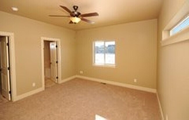 Foto del edificio - 2127 Cocklebur Ln