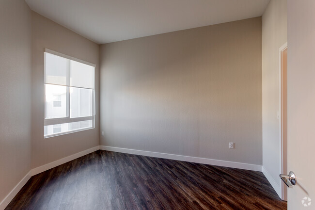 1BR, 1BA - 695SF - Anton Ladera