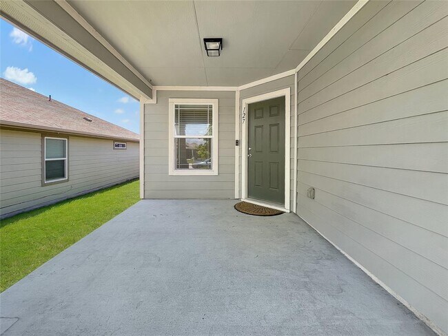 Building Photo - 127 Navidad River Dr