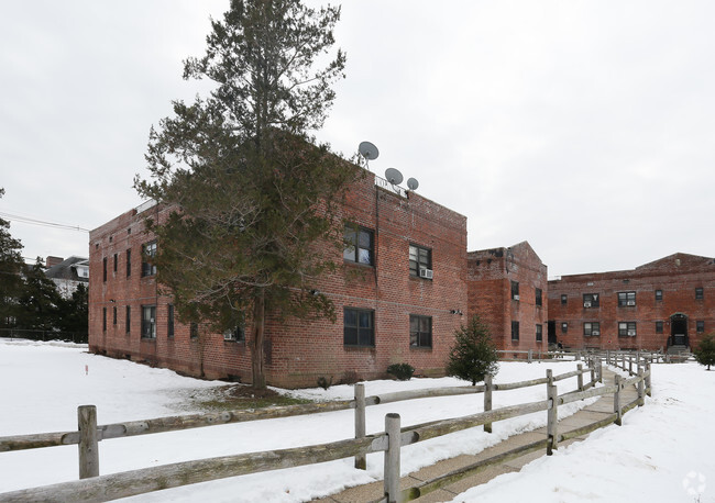 Building Photo - 145 Randall Ave