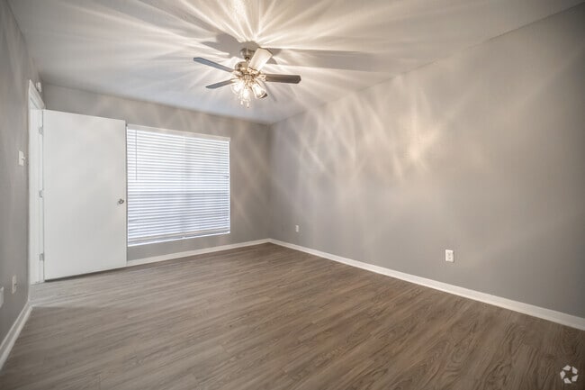 1BR, 1BA - 824SF - Bedroom - Brookfield