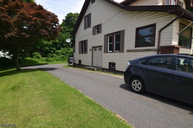Building Photo - 35 Ledgewood Ave