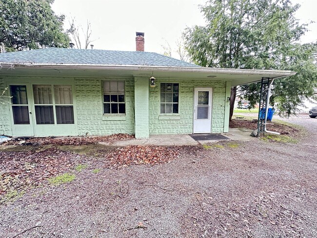 Foto del edificio - 1 br, 1 bath Duplex - 1102 Napoleon Rd 110...