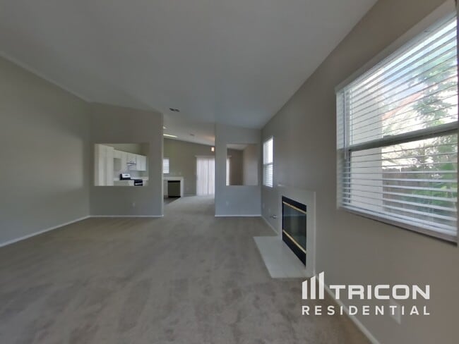 Foto del edificio - 16946 Sorrento Ln