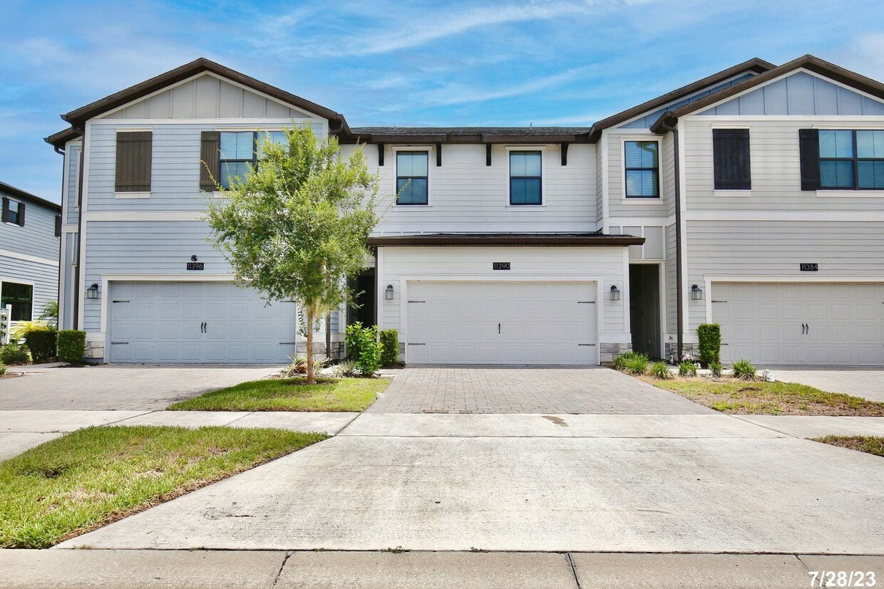 Primary Photo - Modern 3/2.5 Spacious Townhome with a 2 Ca...