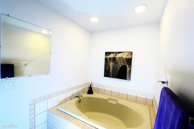 Foto del edificio - 3325 N Park Ave