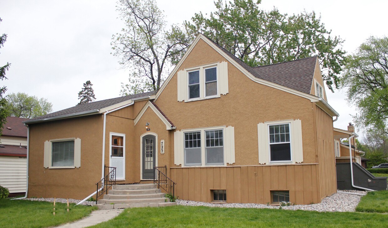 725 6th St Unit 1, Brookings, SD 57006 Apartments in Brookings, SD