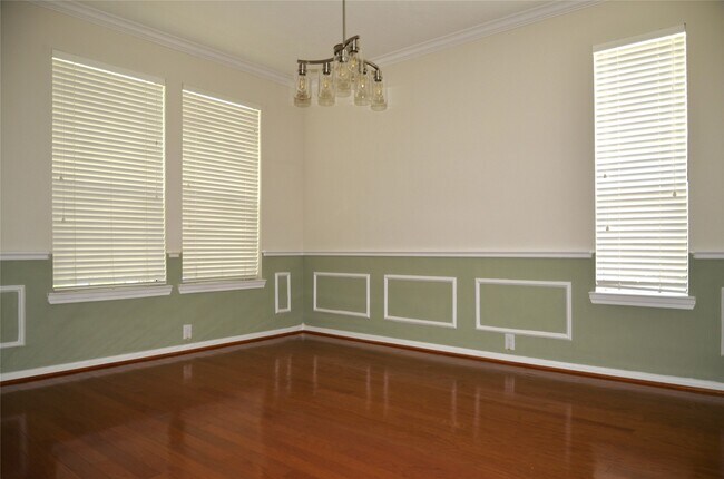 Foto del edificio - 218 Heathbrook Ln