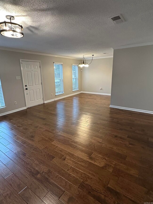 Foto del edificio - 9 Oak Forest Dr