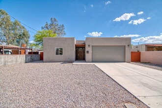 Building Photo - 3304 E Elida St