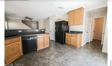 Building Photo - 469 Royal Bridge Dr