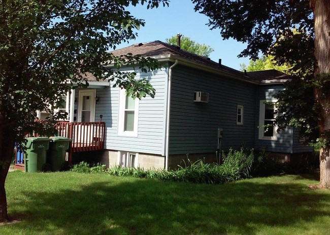 Modern Apartments In Brookings Sd That Allow Pets with Modern Garage