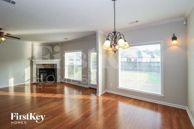 Foto del edificio - 9570 Woodland Creek Ln