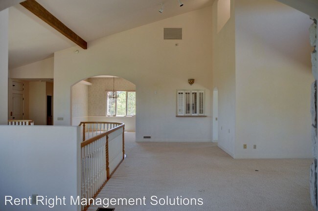 Building Photo - 2381 Loma Vista Dr