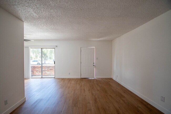 Foto del edificio - 10935 Peach Grove St
