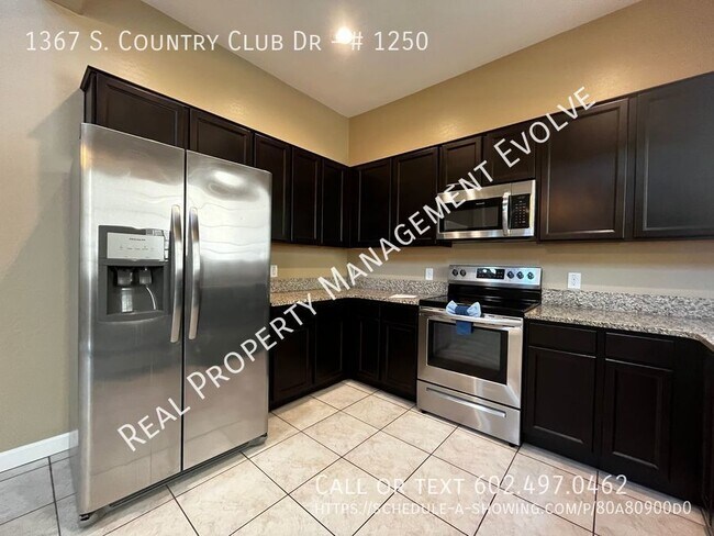 Foto del edificio - FREE RENT FOR AUGUST!! Beautiful Townhome ...