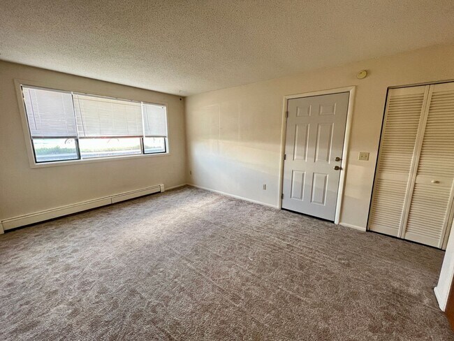 Foto del edificio - 111 21st St W Units 9-12