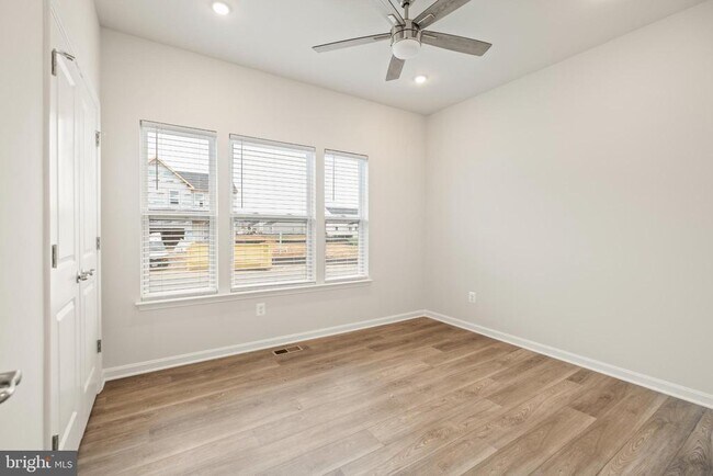 Foto del edificio - 148 Huntwell W Ave