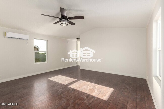 Foto del edificio - 3045 E Cornman Rd
