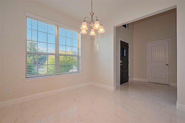 Foto del edificio - 25919 Aura Lake Ln
