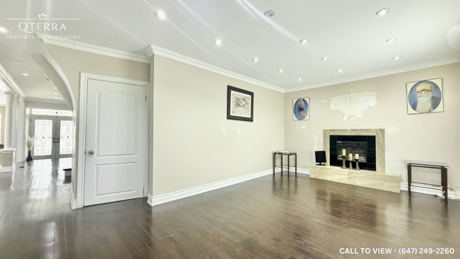 Building Photo - 33 Hall Cres