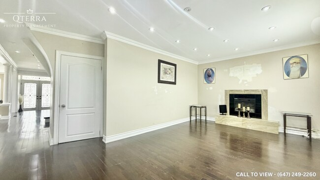 Photo du bâtiment - 33 Hall Cres