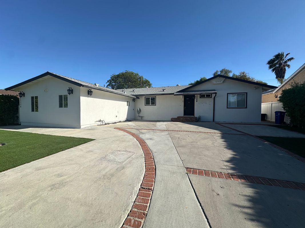 Foto principal - 22230 Strathern St