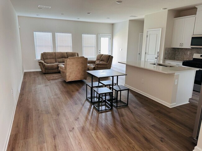 Foto del edificio - 2568 Congaree Pk