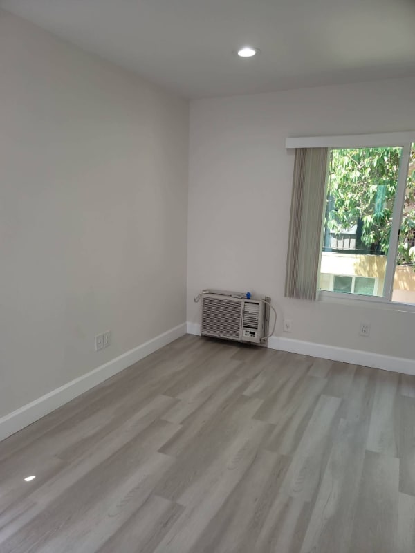 Foto del edificio - 9646 Winter Gardens Blvd