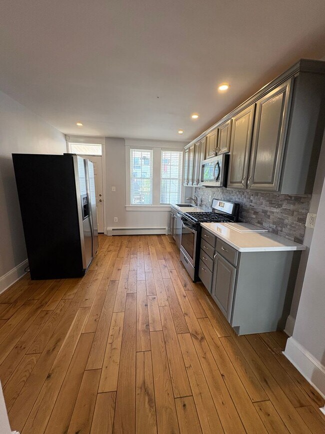 Foto del edificio - NEW Lower Price & AVAILABLE NOW  *  NUEVO PRECIO Más Bajo y DISPONIBLE AHORA!