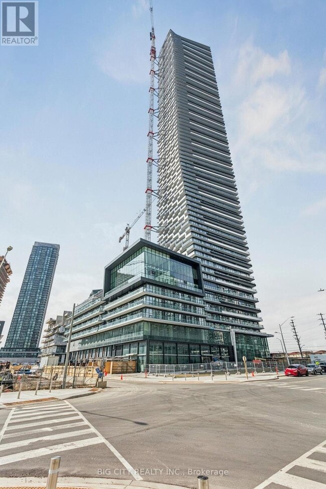 Building Photo - 448 Burnhamthorpe Rd W