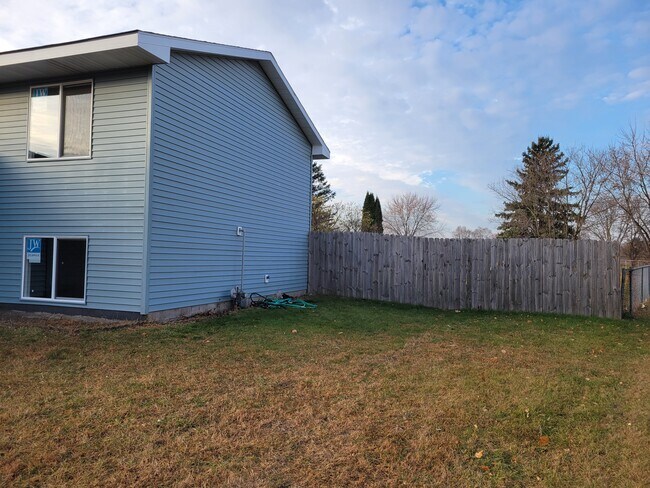 Foto del edificio - 11024 Swallow St NW