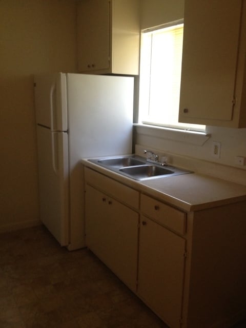 Building Photo - NEW REMODELED