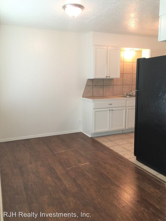 Building Photo - 1308 Glen Oaks Ct