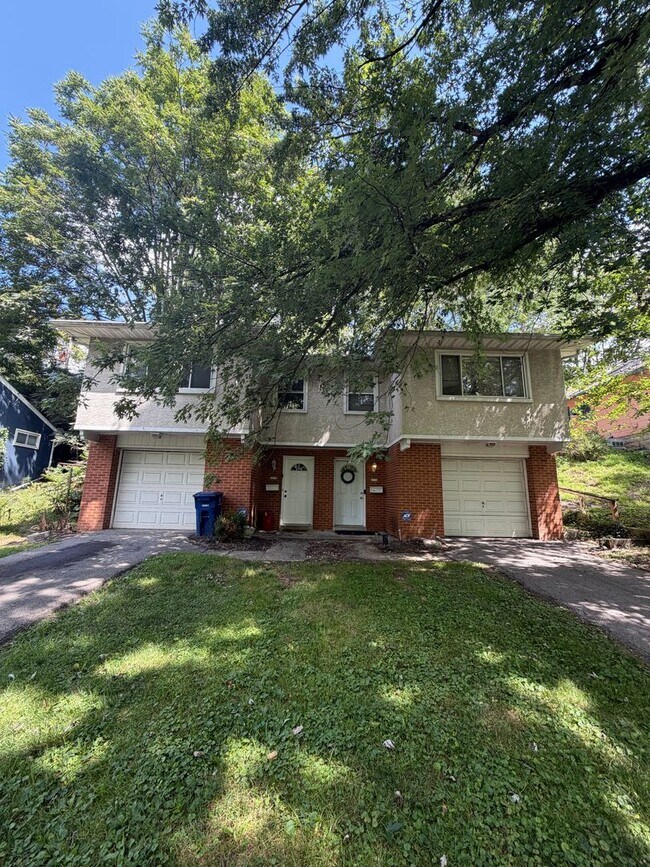 Building Photo - 2376 Westwood Dr
