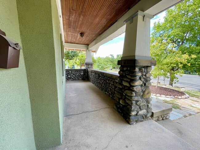 Foto del edificio - 502 N 200 W