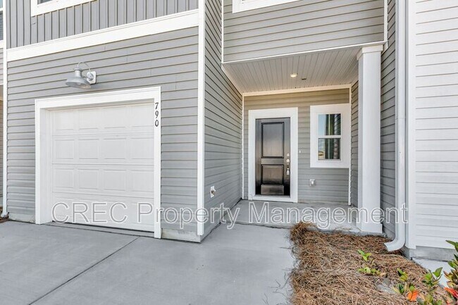 Building Photo - 790 Ridgley Dr