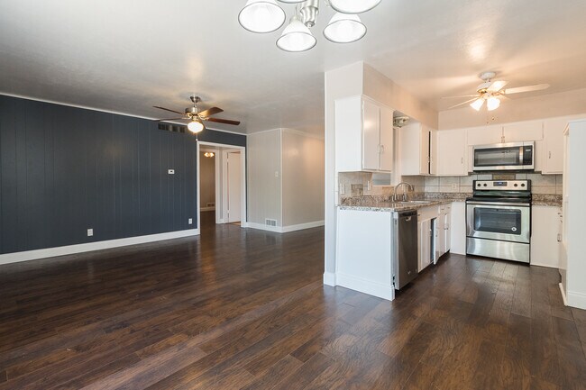 Foto del edificio - 6912 Clearglen Dr