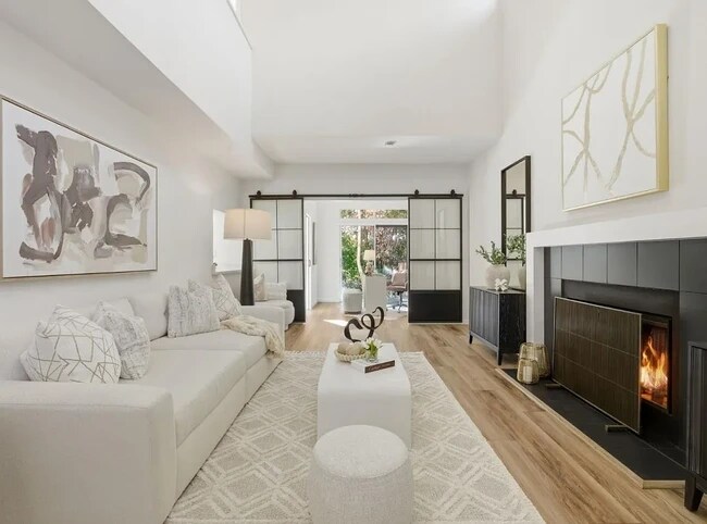 Foto del edificio - 230 Lakeridge Way