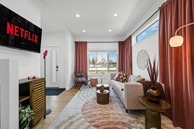 Building Photo - 11021-11155 155 St NW