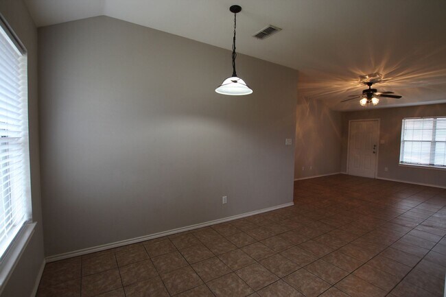 Foto del edificio - Coming Soon! 2 Bedroom Duplex in Lindale!
