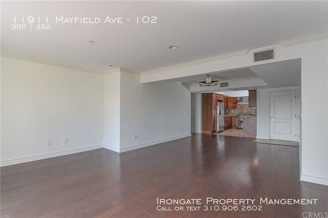 Foto del edificio - 11911 Mayfield Ave