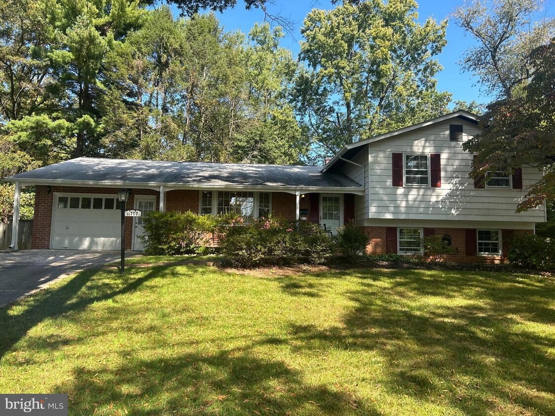 Foto principal - 11707 Castlewood Ct, Potomac, MD 20854