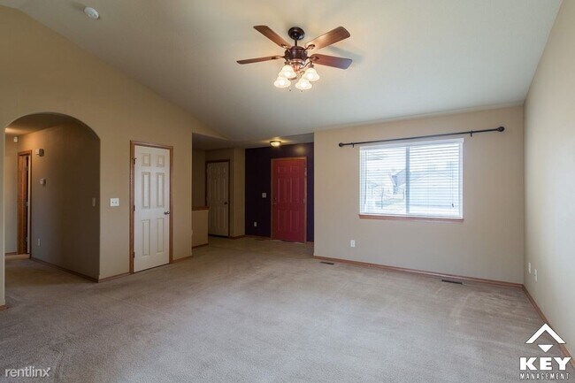 Foto del edificio - 5 br, 2 bath House - 5902 E Pembrook St