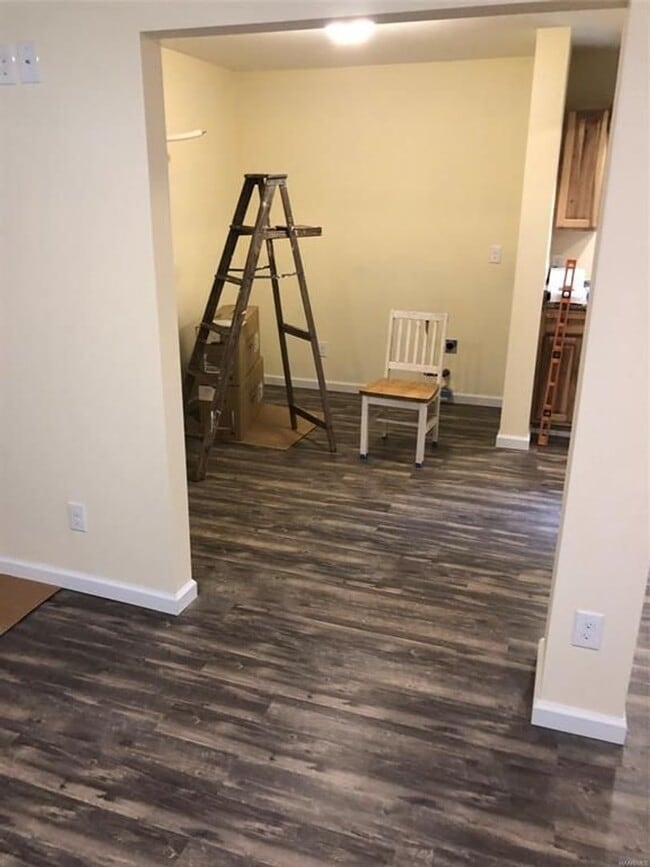 Building Photo - 4 bed 2 bath